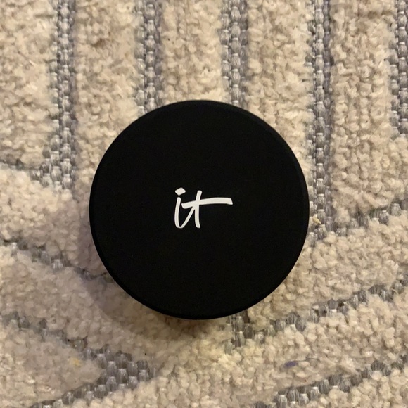 It Cosmetics Bye Bye Pores Loose Setting P… - Picture 4 of 7